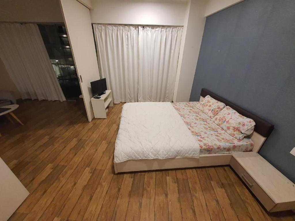 Homestays At Rajhans Belliza Near Airport Surat Exterior photo