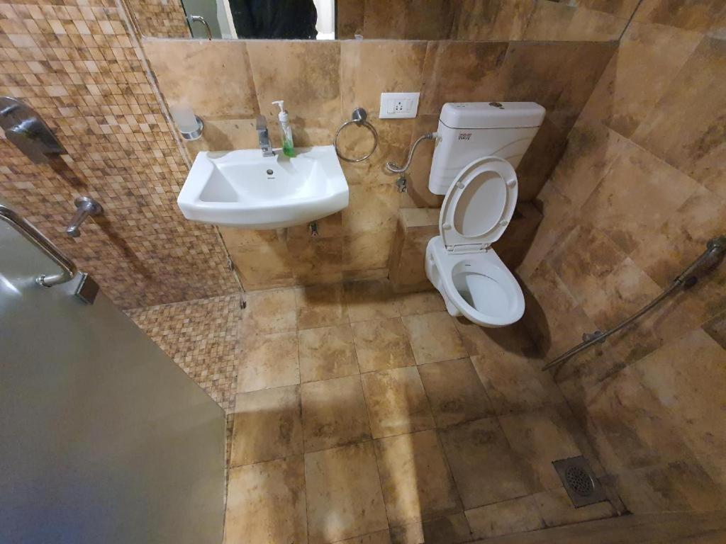 Homestays At Rajhans Belliza Near Airport Surat Exterior photo