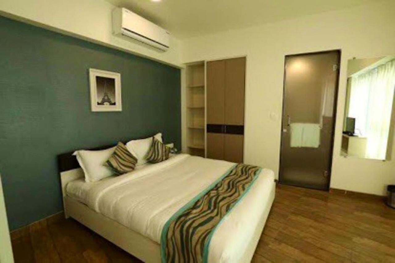 Homestays At Rajhans Belliza Near Airport Surat Exterior photo